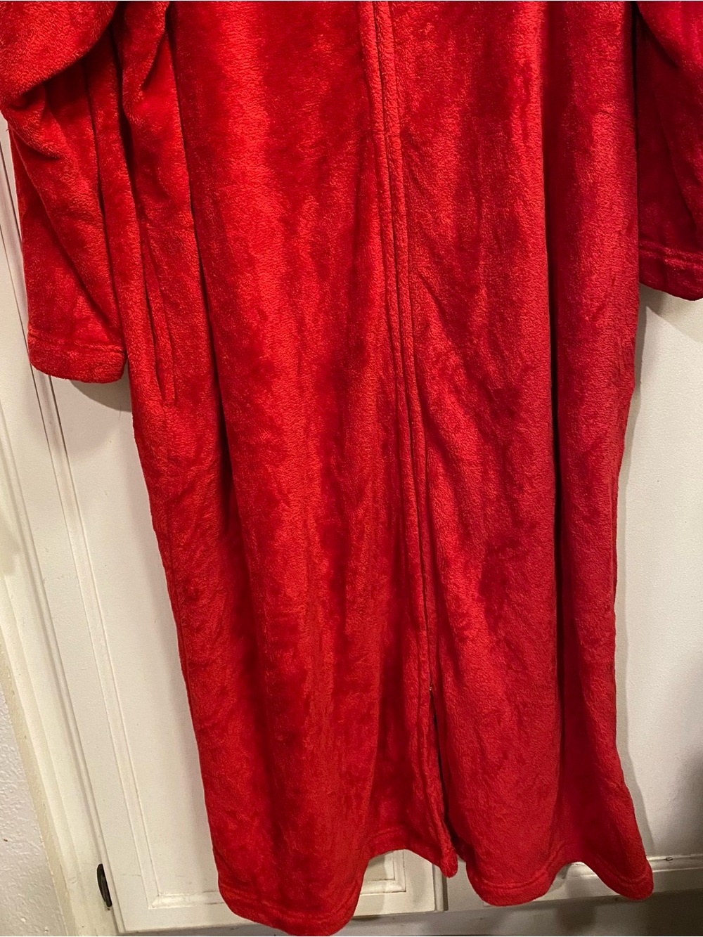 Adonna Plush Red Zip-Front Robe - Picture 2 of 8